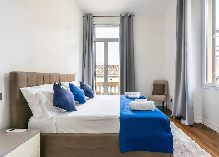 San Marco Black Luxury Con Terrazzo E Parcheggio Su Richiesta Διαμέρισμα *